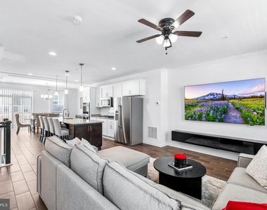 10625 Meridian Hill Way - Photo Thumbnail 10