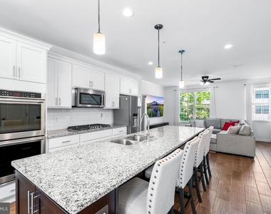 10625 Meridian Hill Way - Photo Thumbnail 9