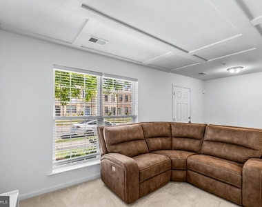 10625 Meridian Hill Way - Photo Thumbnail 2