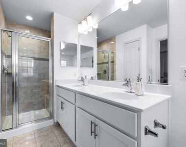 10625 Meridian Hill Way - Photo Thumbnail 13