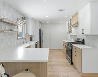 7600 Shoal Creek Blvd - Photo Thumbnail 11