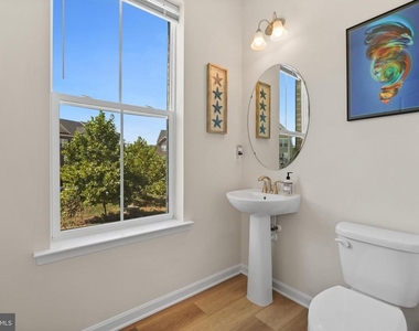 16418 Caribbean Way - Photo Thumbnail 8