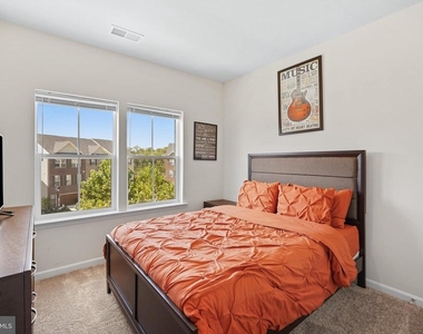 16418 Caribbean Way - Photo Thumbnail 12
