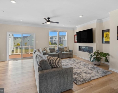 16418 Caribbean Way - Photo Thumbnail 4