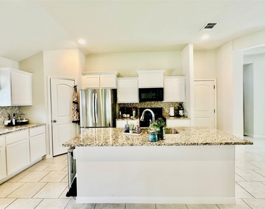 5613 Sacco St - Photo Thumbnail 6