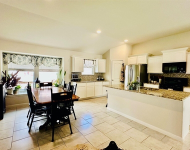 5613 Sacco St - Photo Thumbnail 8