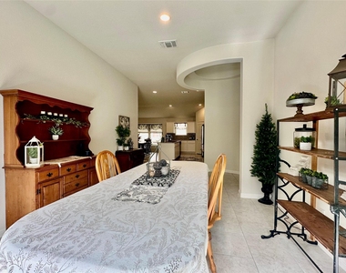 5613 Sacco St - Photo Thumbnail 15