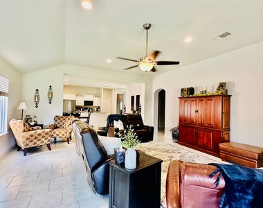 5613 Sacco St - Photo Thumbnail 11