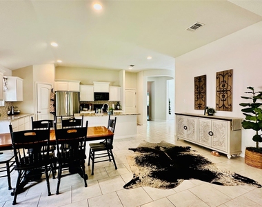 5613 Sacco St - Photo Thumbnail 9