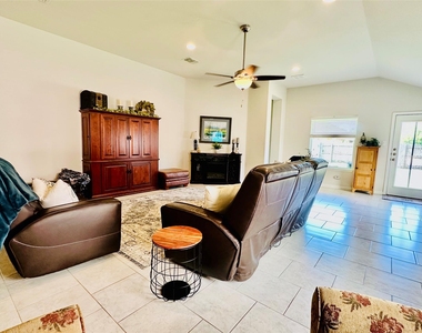 5613 Sacco St - Photo Thumbnail 10