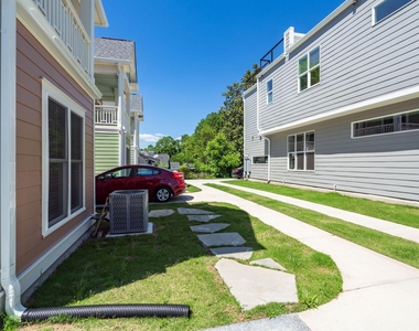 500 Spruce Street - Photo Thumbnail 3