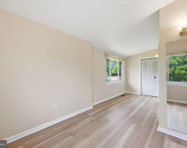 512 Dennis Avenue - Photo Thumbnail 10
