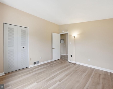 512 Dennis Avenue - Photo Thumbnail 8