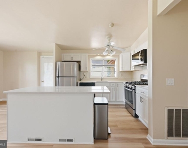 512 Dennis Avenue - Photo Thumbnail 2
