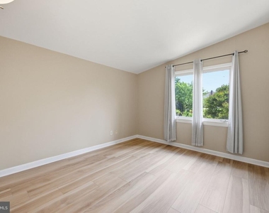 512 Dennis Avenue - Photo Thumbnail 7