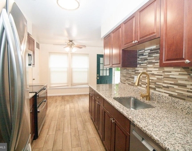11325 Halethorpe Terrace - Photo Thumbnail 8