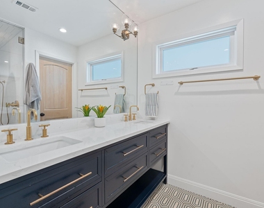 1509 Juliet St - Photo Thumbnail 13