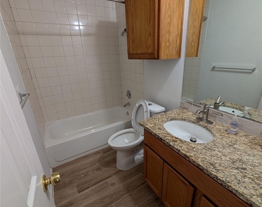 5914 Green Acres St - Photo Thumbnail 9