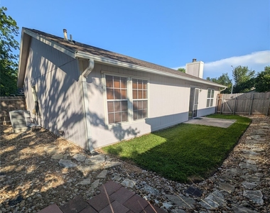 5914 Green Acres St - Photo Thumbnail 11