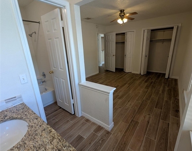 5914 Green Acres St - Photo Thumbnail 5