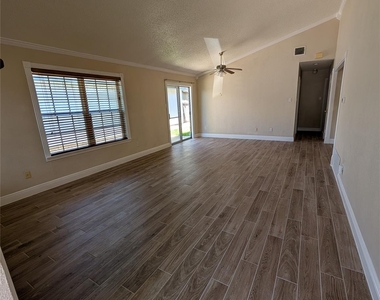5914 Green Acres St - Photo Thumbnail 3