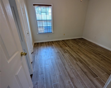 5914 Green Acres St - Photo Thumbnail 7
