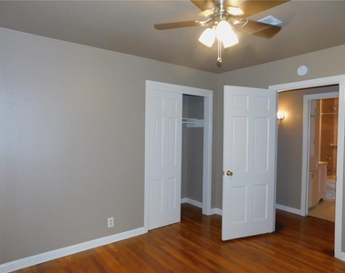 1400 Berkshire Dr - Photo Thumbnail 10