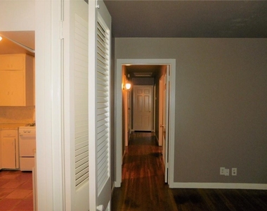 1400 Berkshire Dr - Photo Thumbnail 3