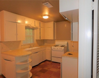 1400 Berkshire Dr - Photo Thumbnail 4