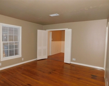 1400 Berkshire Dr - Photo Thumbnail 6
