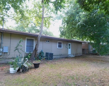 1400 Berkshire Dr - Photo Thumbnail 15