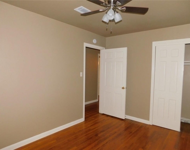 1400 Berkshire Dr - Photo Thumbnail 11