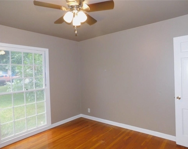 1400 Berkshire Dr - Photo Thumbnail 13
