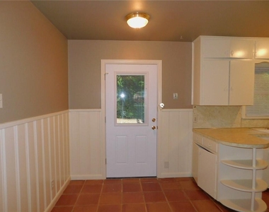 1400 Berkshire Dr - Photo Thumbnail 8