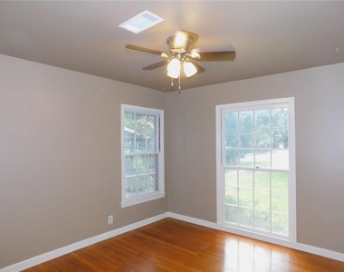 1400 Berkshire Dr - Photo Thumbnail 12