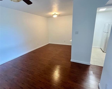 1705 Crossing Pl - Photo Thumbnail 5