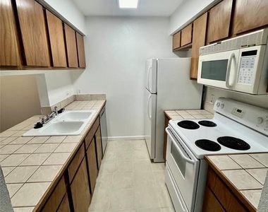 1705 Crossing Pl - Photo Thumbnail 7