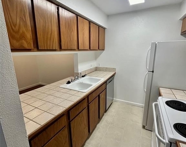 1705 Crossing Pl - Photo Thumbnail 6