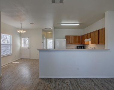 1102 E 3rd St - Photo Thumbnail 8