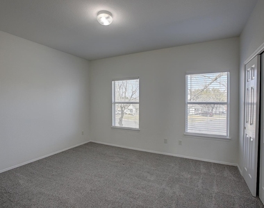 1102 E 3rd St - Photo Thumbnail 26