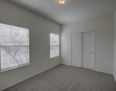 1102 E 3rd St - Photo Thumbnail 19
