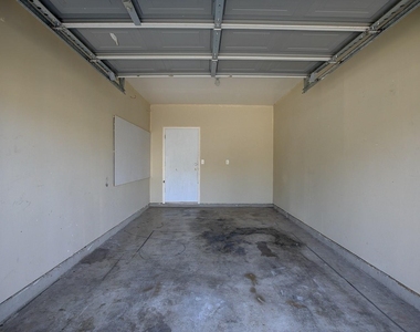 1102 E 3rd St - Photo Thumbnail 4