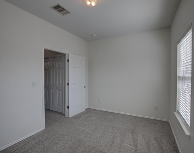 1102 E 3rd St - Photo Thumbnail 20