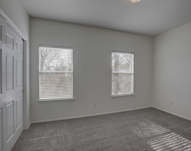 1102 E 3rd St - Photo Thumbnail 15