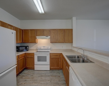 1102 E 3rd St - Photo Thumbnail 9