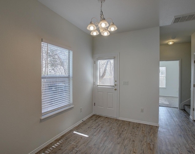 1102 E 3rd St - Photo Thumbnail 11