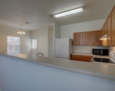 1102 E 3rd St - Photo Thumbnail 12