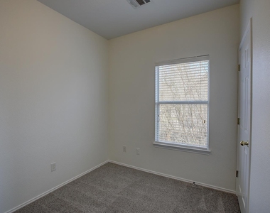 1102 E 3rd St - Photo Thumbnail 22