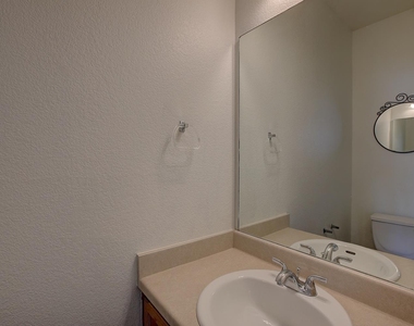 1102 E 3rd St - Photo Thumbnail 14