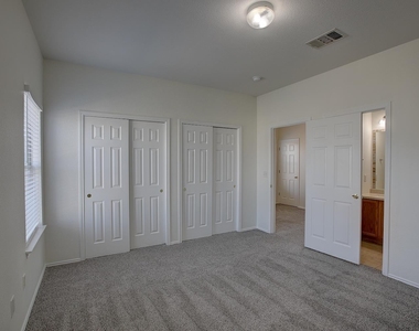 1102 E 3rd St - Photo Thumbnail 27